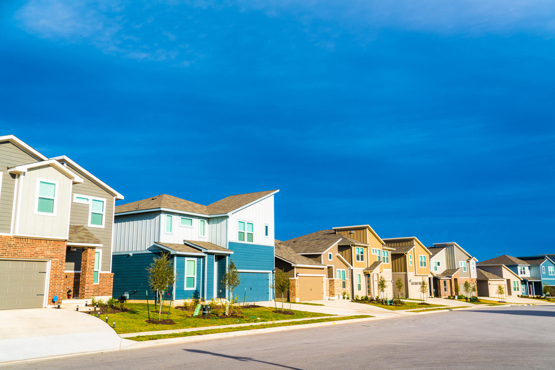 Row of homes along a neighborhood street in Austin, tX